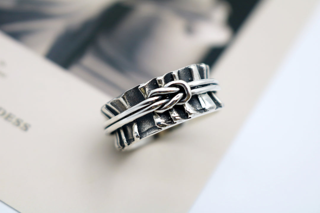 CONNECTED KNOT Sterling Silver Meditation Spinner Ring