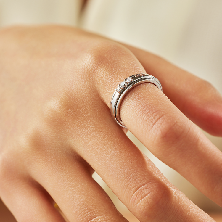 Mode sterling silver spinner ring, also known as a fidget ring