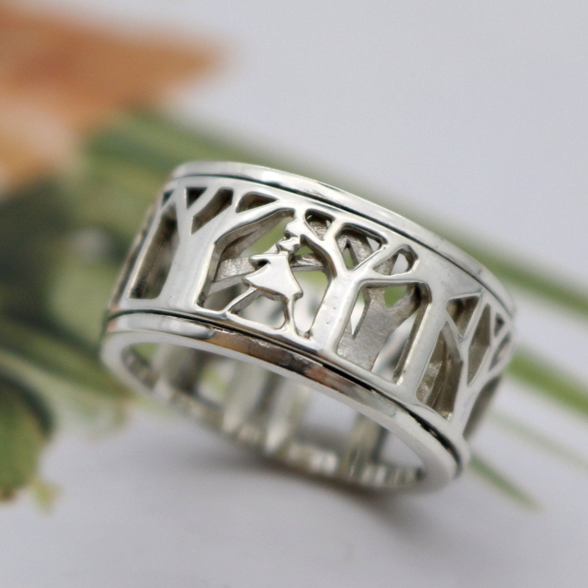 Lady In Nature sterling silver spinner ring by Energy Stone